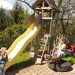 Familienbauernhof Imitz, *