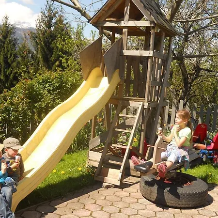 Familienbauernhof Imitz, *